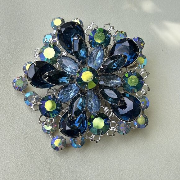 Large Blue AB Rhinestone Layered Flower Brooch Unsigned Judylee 2.75 - Picture 1 of 7